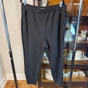 Universal Standard Black Ponte Pants Size M Stretch Tapered Zipper Ankle